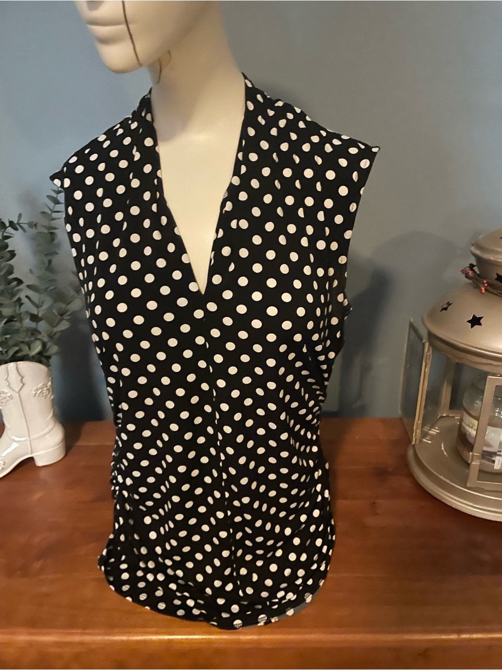 Vince Camuto Black & White Polka Dot Sleeveless V-Neck Top